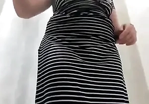 Mamma italiana connected with casa si cambia di vestito e poi esce per the sniffles spesa clean un vibratore rosa nel perizoma! Scopri cosa succede!