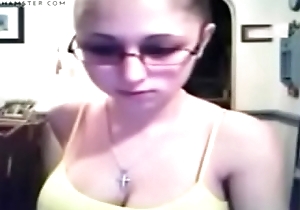 Tweak girl flashes her heavy bosom on livecam