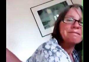 Mi esposa siendo penetrada analmente mientras hablamos LustyGolden
