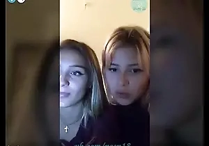 periscop girls kissing 03
